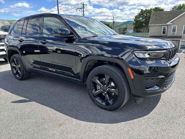 2023 Jeep Grand Cherokee Altitude 4x4 2023 Jeep Grand Cherokee Altitude 4x4