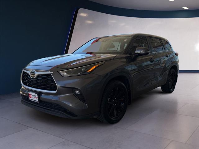 2023 Toyota Highlander LE FWD's photo
