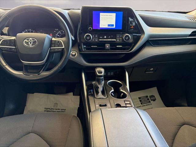 2023 Toyota Highlander LE - Photo 11