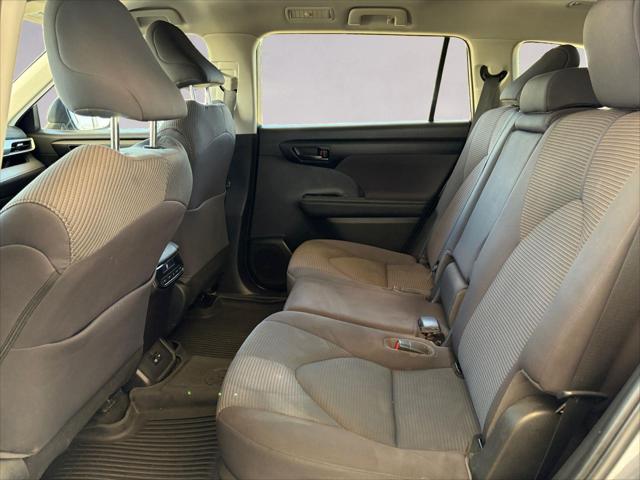 2023 Toyota Highlander LE - Photo 13