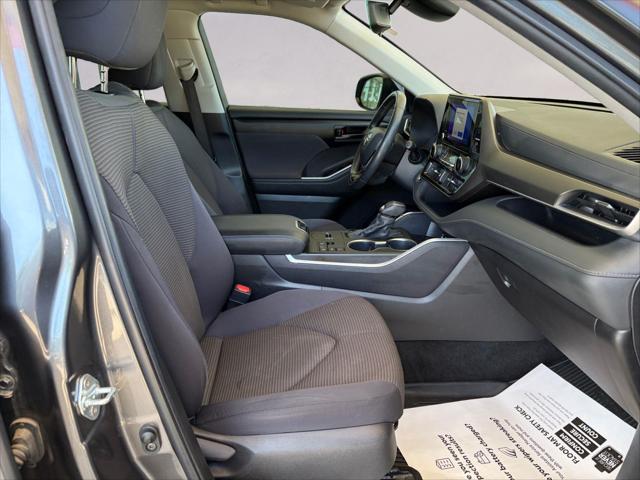 2023 Toyota Highlander LE - Photo 15