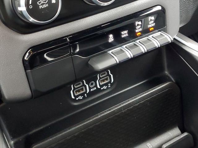 2023 Ram 1500 Big Horn Crew Cab 4x4 5'7" Box