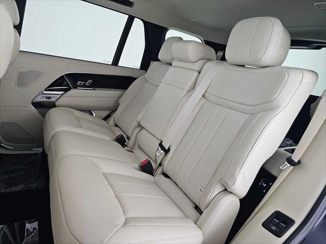 2026 Land Rover Range Rover P400 SE 7 Seat