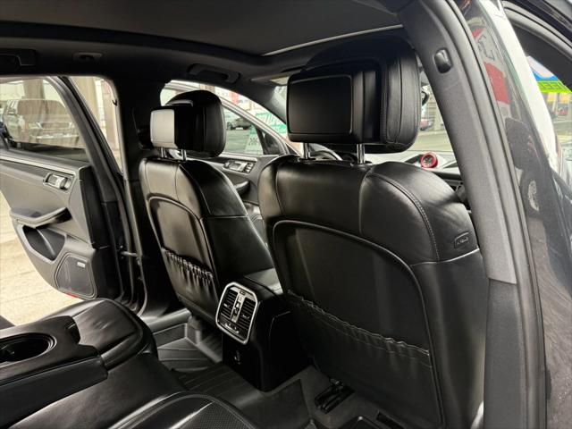 2017 Porsche Macan Sport Utility 4D