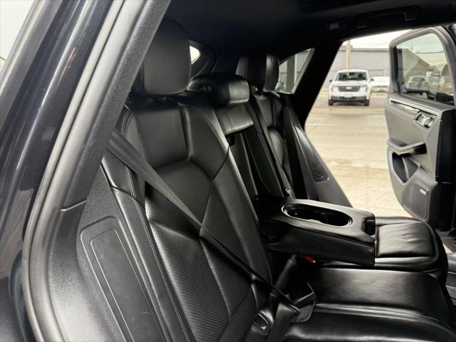 2017 Porsche Macan Sport Utility 4D