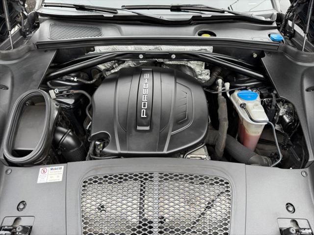 2017 Porsche Macan Sport Utility 4D