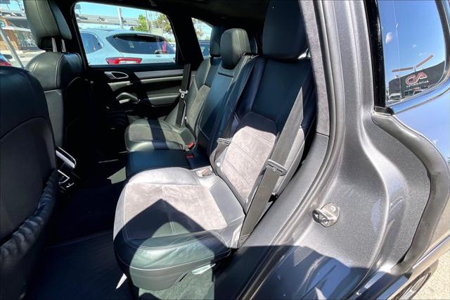 2013 Porsche Cayenne GTS