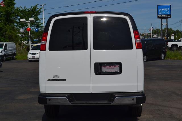 2025 Chevrolet Express Passenger RWD 3500 Extended Wheelbase LT