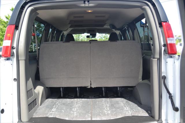 2025 Chevrolet Express Passenger RWD 3500 Extended Wheelbase LT