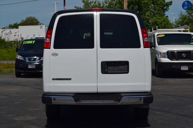 2025 Chevrolet Express Passenger RWD 3500 Extended Wheelbase LT