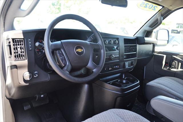 2025 Chevrolet Express Passenger RWD 3500 Extended Wheelbase LT