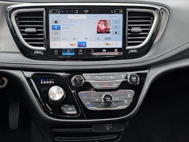 2027 Chrysler Pacifica Select