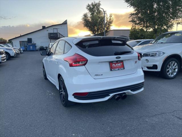 2016 Ford Focus ST 4dr Hatchback