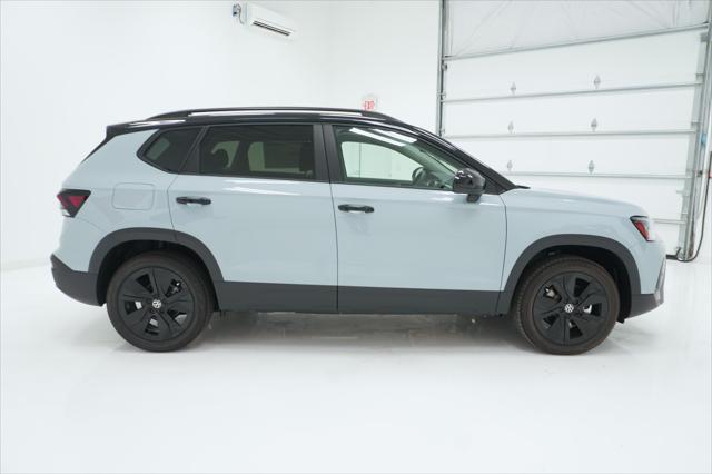 2026 Volkswagen Taos SE Black