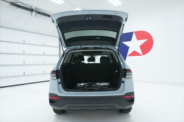 2026 Volkswagen Taos SE Black