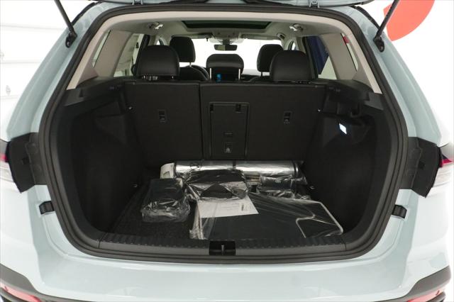 2026 Volkswagen Taos SE Black