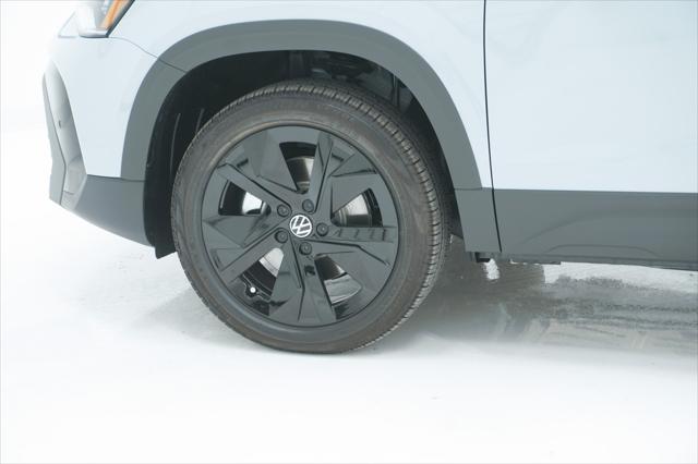 2026 Volkswagen Taos SE Black