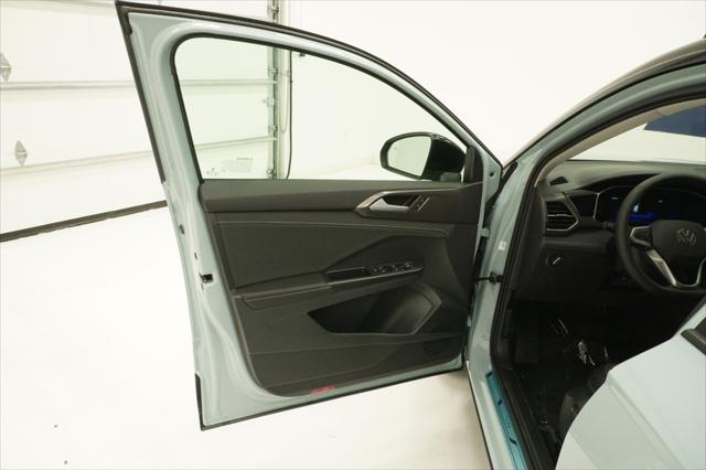 2026 Volkswagen Taos SE Black