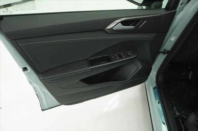 2026 Volkswagen Taos SE Black