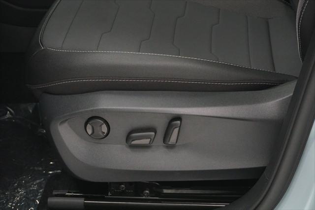 2026 Volkswagen Taos SE Black