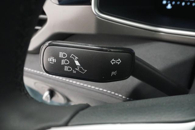2026 Volkswagen Taos SE Black