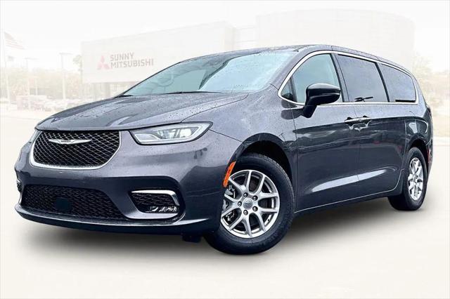 2023 Chrysler Pacifica Touring L for sale in Jacksonville, FL