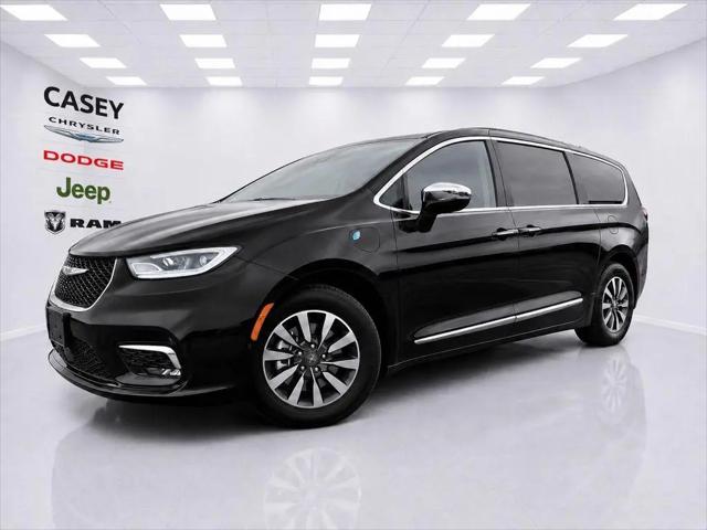 2023 Chrysler Pacifica Hybrid Limited for sale in Springfield, VT