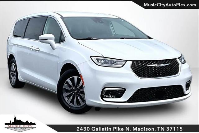 2022 Chrysler Pacifica Hybrid Touring L for sale in Madison, TN