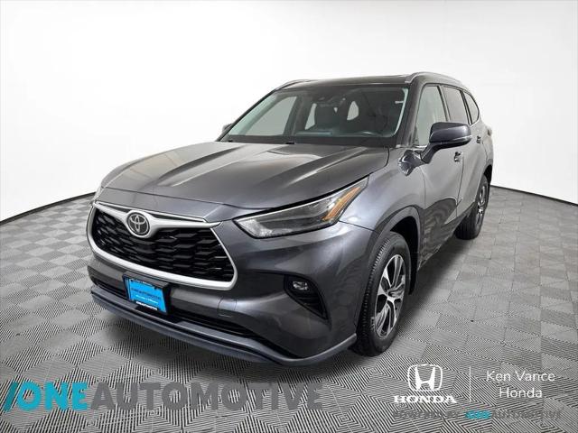 2021 Toyota Highlander XLE for sale in Eau Claire, WI