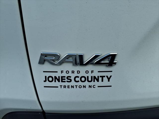2022 Toyota RAV4 Hybrid LE
