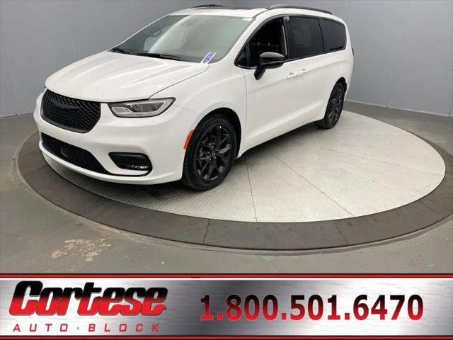 2025 Chrysler Pacifica Limited for sale in Rochester, NY