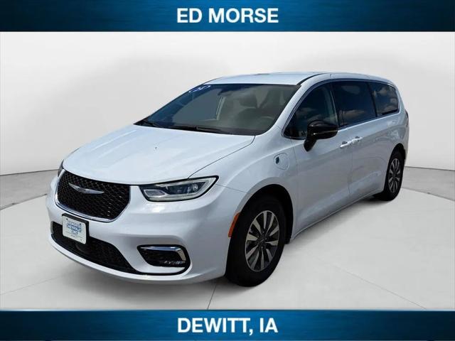 2024 Chrysler Pacifica Hybrid Select for sale in DeWitt, IA