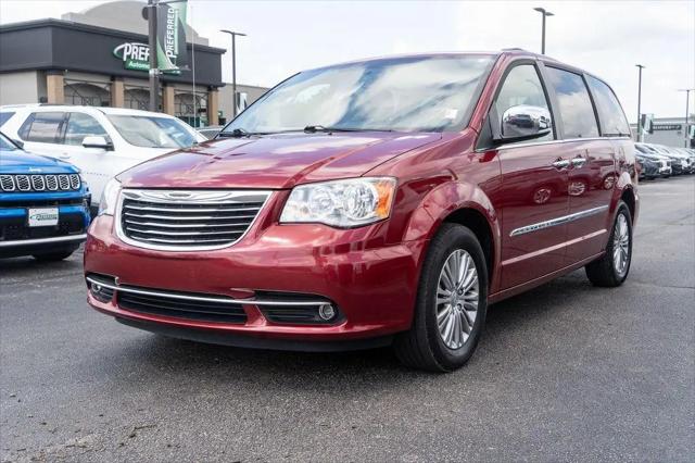 2014 Chrysler Town & Country Touring-L for sale in Fort Wayne, IN
