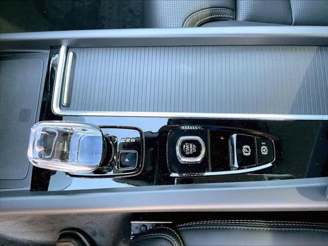 2026 Volvo XC60 Plug-In Hybrid Black Edition Ultra, T8 AWD Electric/Gasoline, Dark