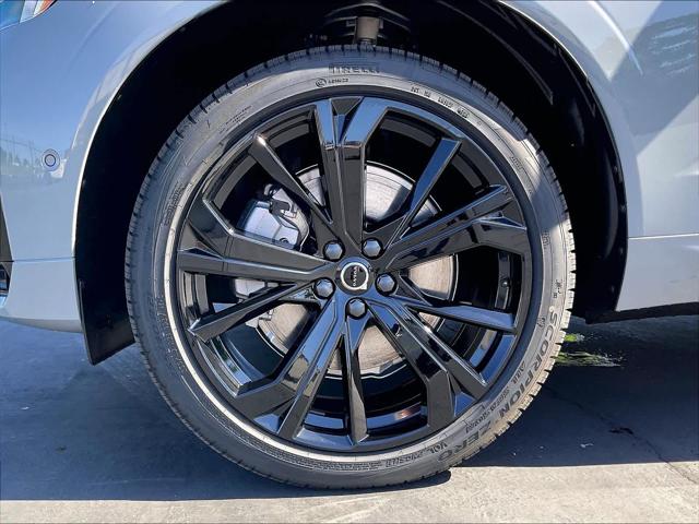 2026 Volvo XC60 Plug-In Hybrid Black Edition Ultra, T8 AWD Electric/Gasoline, Dark