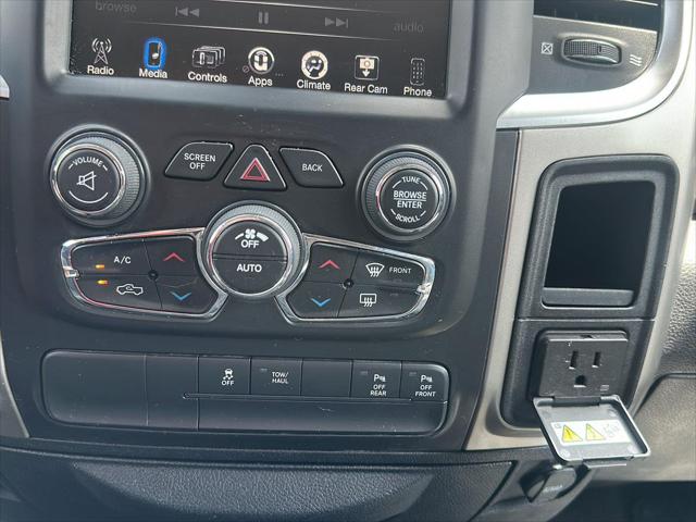 2017 Ram 1500 Big Horn Crew Cab 4x4 5'7" Box