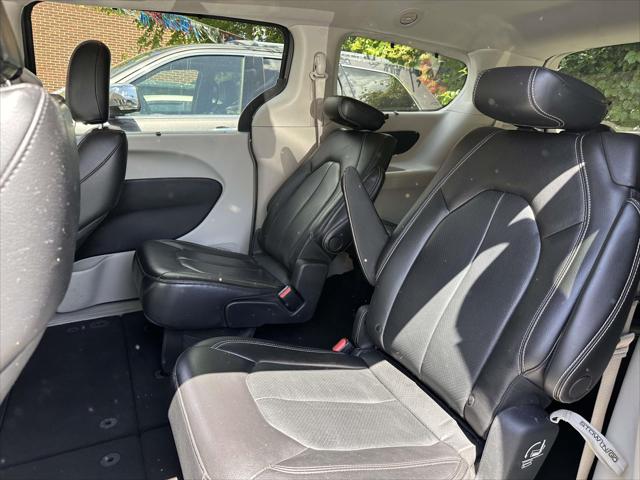 2022 Chrysler Pacifica Touring L FWD