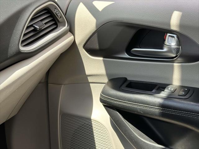 2022 Chrysler Pacifica Touring L FWD