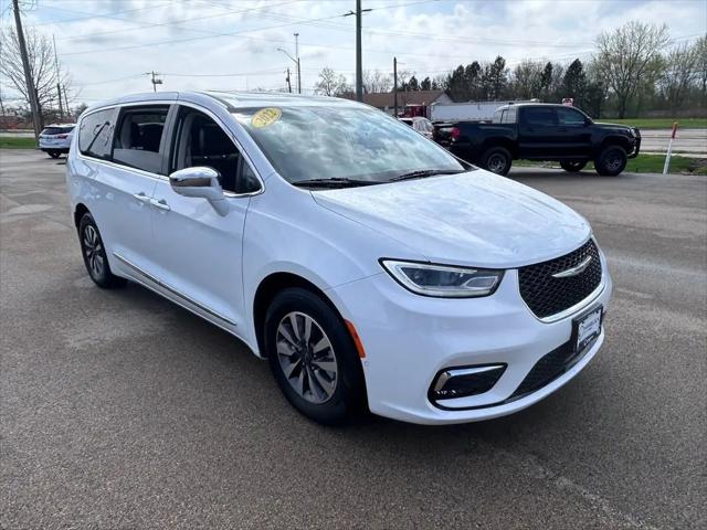 2022 Chrysler Pacifica Hybrid Limited for sale in Ottawa, IL