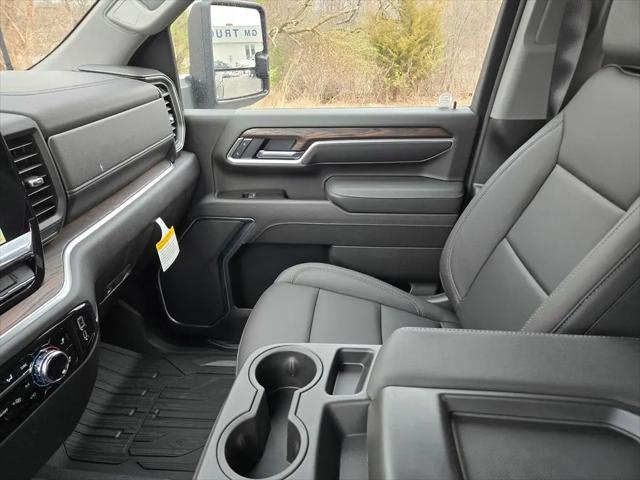 2026 GMC Sierra 2500HD Crew Cab, Standard Bed, SLT, 4WD