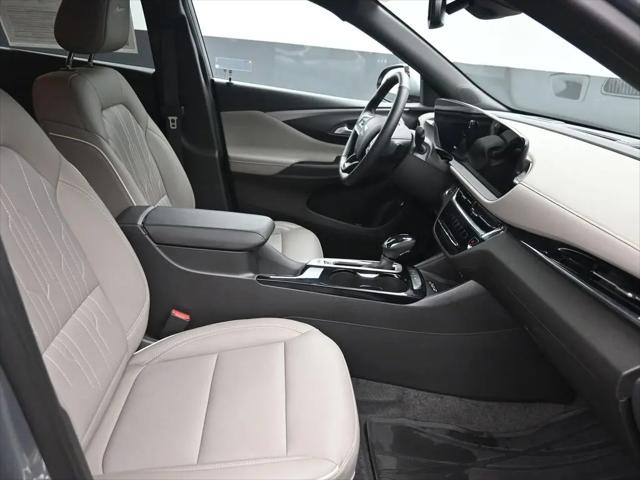 2025 Buick NV Avenir FWD