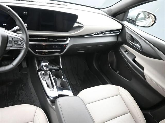2025 Buick NV Avenir FWD