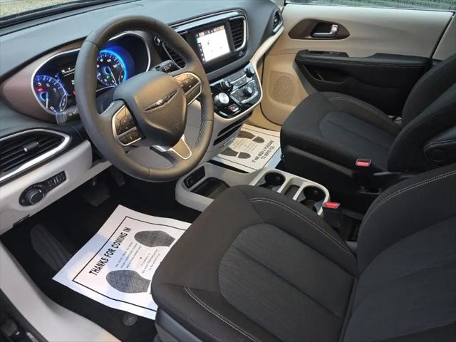 2024 Chrysler Voyager LX