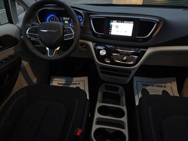 2024 Chrysler Voyager LX