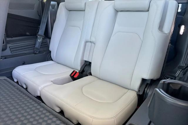 2026 Land Rover Defender P400 X-Dynamic SE