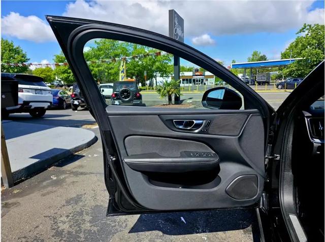 2024 Volvo S60 B5 Plus Black Edition
