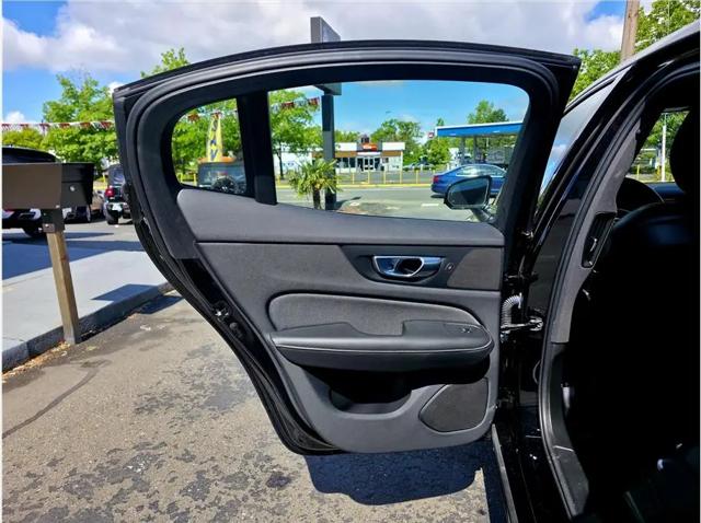 2024 Volvo S60 B5 Plus Black Edition