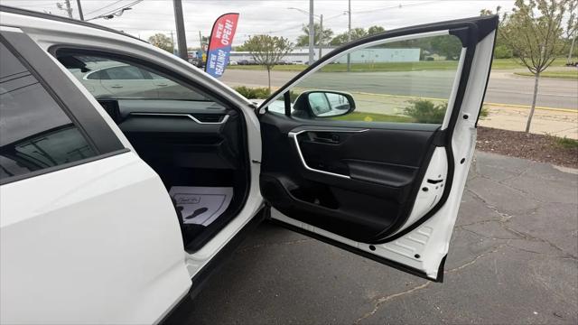 2020 Toyota RAV4 LE