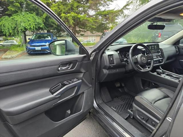 2023 Nissan Pathfinder SL FWD