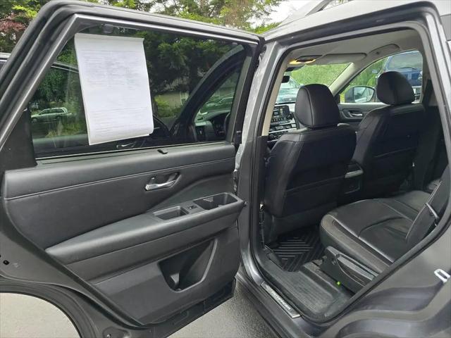 2023 Nissan Pathfinder SL FWD